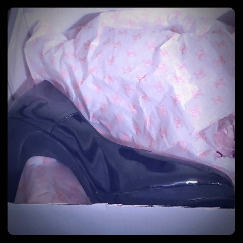 BLACK PANTENT LEATHER HEELS